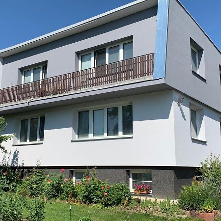 Klecany Pension Milada מראה חיצוני תמונה